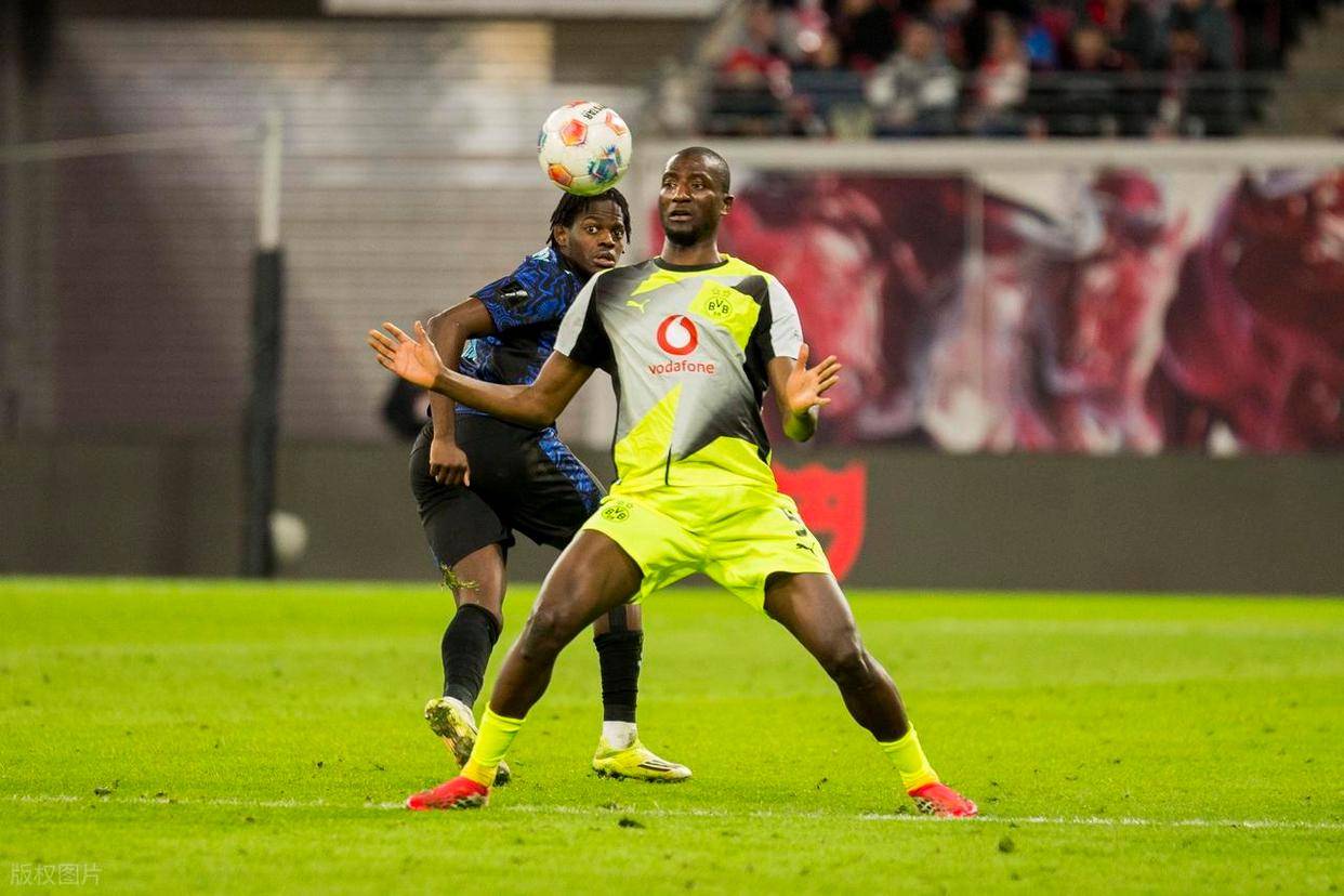 包含亚特兰大遗憾出局备战社区盾里昂止住颓势备战德甲，现场解说直呼：北京国安围绕足总杯官宣签约的词条